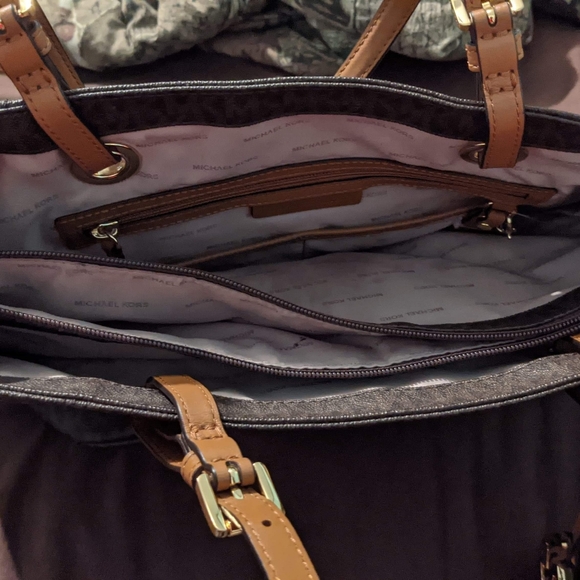 Michael kors handbag - Picture 2 of 2